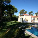 Rent 4 bedroom house of 286 m² in Cascais