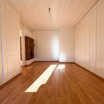Miete 3 Schlafzimmer wohnung von 76 m² in Val-de-Travers