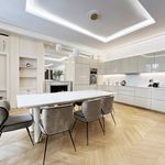 Rent 5 bedroom apartment of 215 m² in Paris