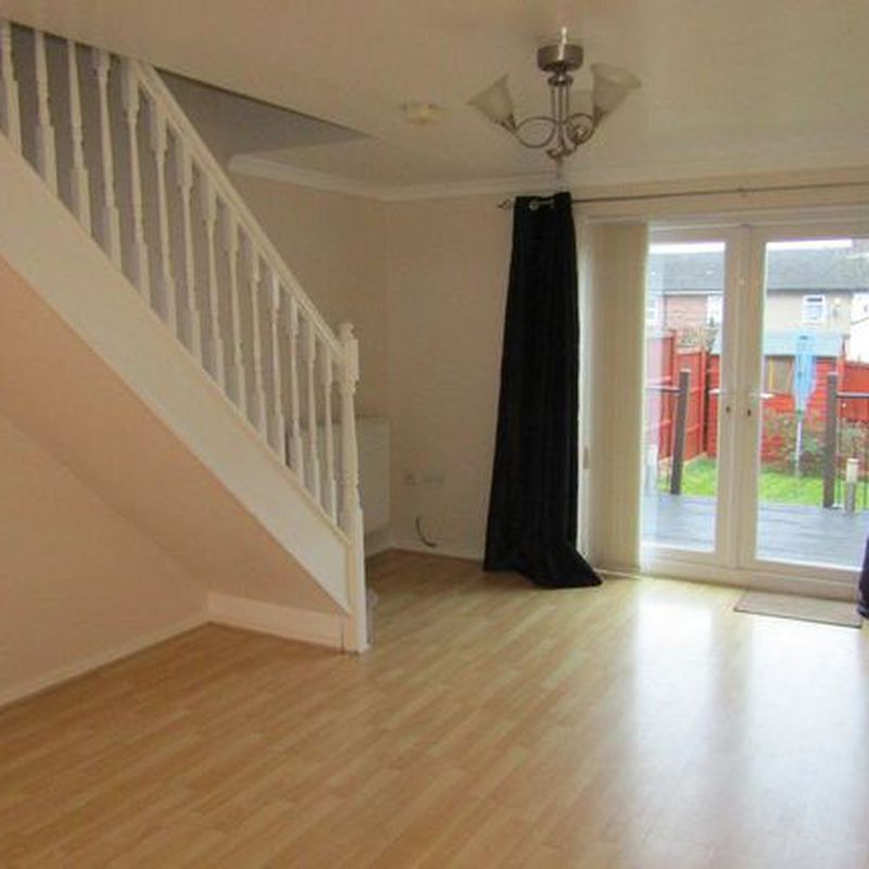Town house to rent in Oadby Drive, Hasland, Chesterfield S41 Newbold