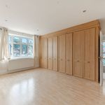 Rent 5 bedroom house of 194 m² in Edgware