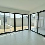 Rent 4 bedroom house of 244 m² in Dubai