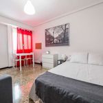 Rent a room of 110 m² in València