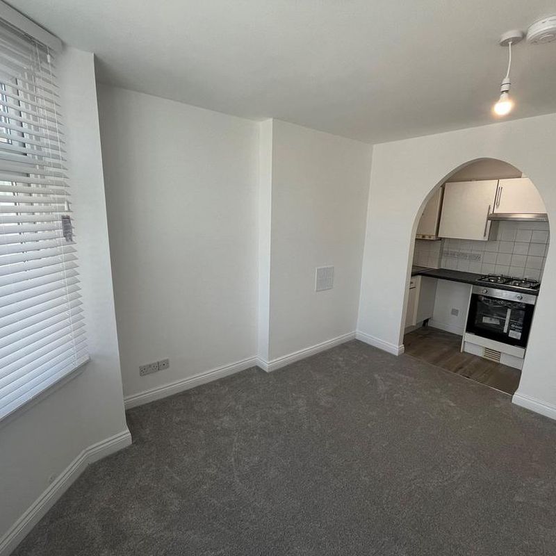 1 bedroom flat to rent West Southbourne