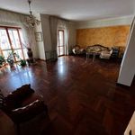 Affitto 3 camera appartamento di 140 m² in Crotone