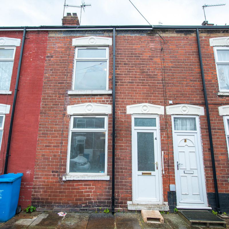 Newly decorated two bedroom mid-terraced house Sculcoates