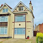 Rent 5 bedroom house in Walton-on-the-Naze