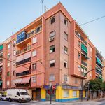 Rent 4 bedroom apartment of 116 m² in València
