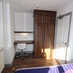 Rent 5 bedroom house in Preston