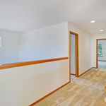 Rent 4 bedroom apartment of 236 m² in Lake Stevens