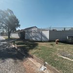Rent 3 bedroom house of 826 m² in Roodepoort