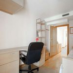 Rent a room of 87 m² in València