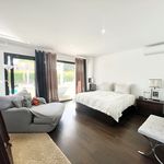 Rent 5 bedroom house of 430 m² in Marbella