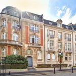 Rent 2 bedroom apartment of 180 m² in Brussel