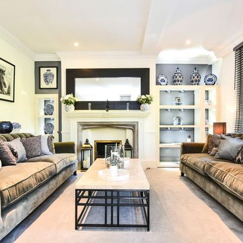 Terraced house to rent in Frognal, Hampstead NW3,