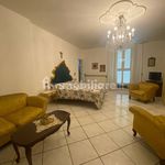 Affitto 5 camera appartamento di 160 m² in Lucca