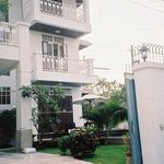 Rent 1 bedroom house of 450 m² in Phra Khanong Nuea