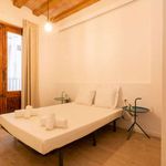 Rent 5 bedroom apartment of 119 m² in Barcelona