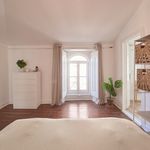 Rent a room of 300 m² in Lisboa