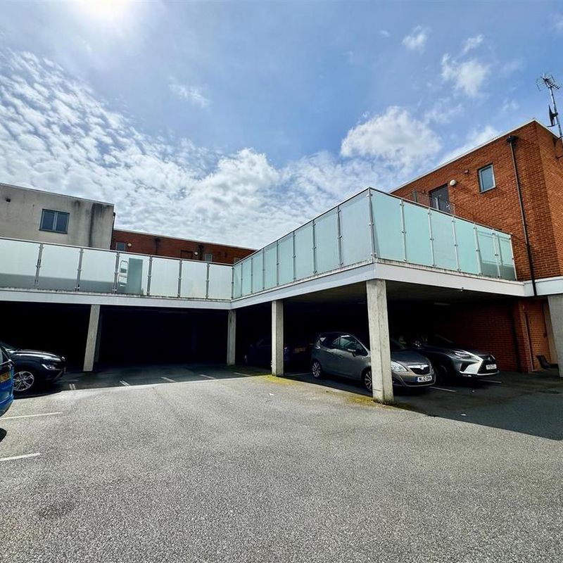 2 bedroom apartment to rent Westcliff-on-Sea