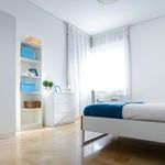 Rent 5 bedroom house in Milan