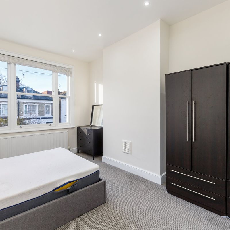 Property To Let in Percy Road, London