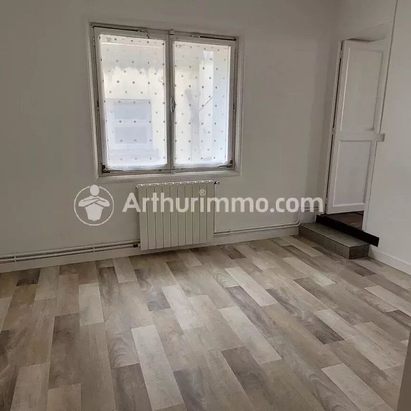 Louer appartement de 3 pièces 77 m² 560 € à Saint-Jean-d'Angély (17400) : une annonce Arthurimmo.com