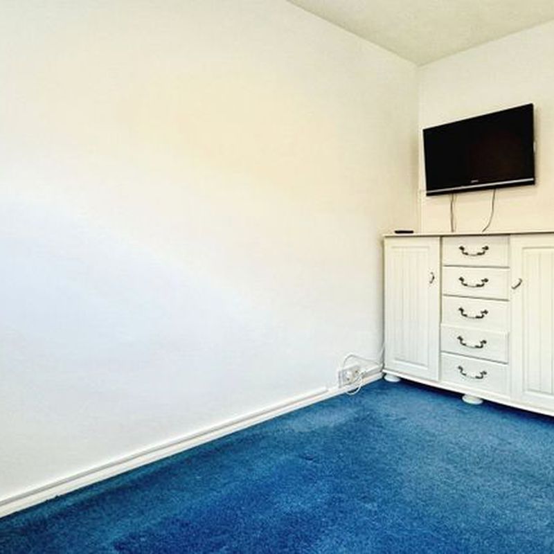 Flat to rent in Royal Parade, Eastbourne, East Sussex BN22 Roselands