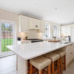 Rent 6 bedroom house in Walton-on-Thames