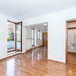 Rent 8 bedroom house of 380 m² in Praha