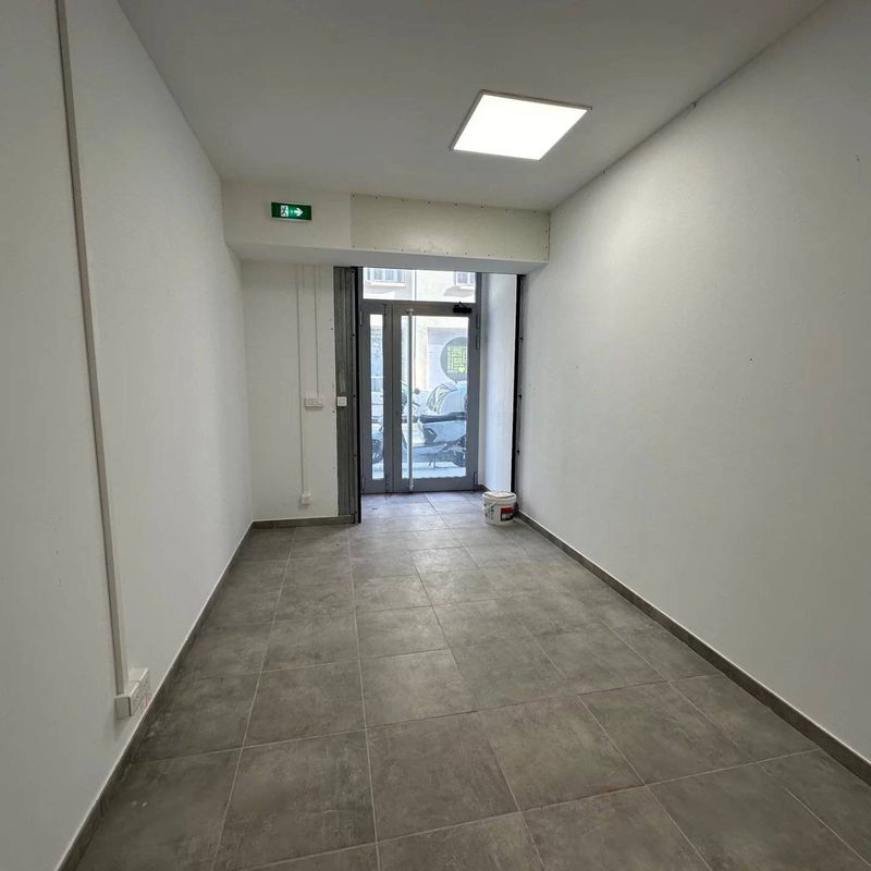 Rental local & business assets Nice, 2 rooms,  79 m², €960 / Month (Fees included)