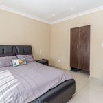 Rent 2 bedroom apartment of 98 m² in Johannesburg