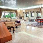 Rent 4 bedroom house of 450 m² in Saronida