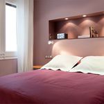 Rent 5 bedroom apartment of 140 m² in Barcelona