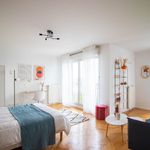 Rent a room of 90 m² in Saint-Denis