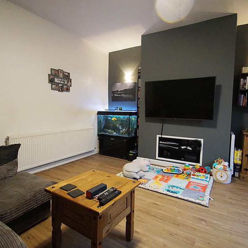 2 bedroom end of terrace house to rent County End