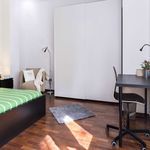 Rent a room of 148 m² in Milan